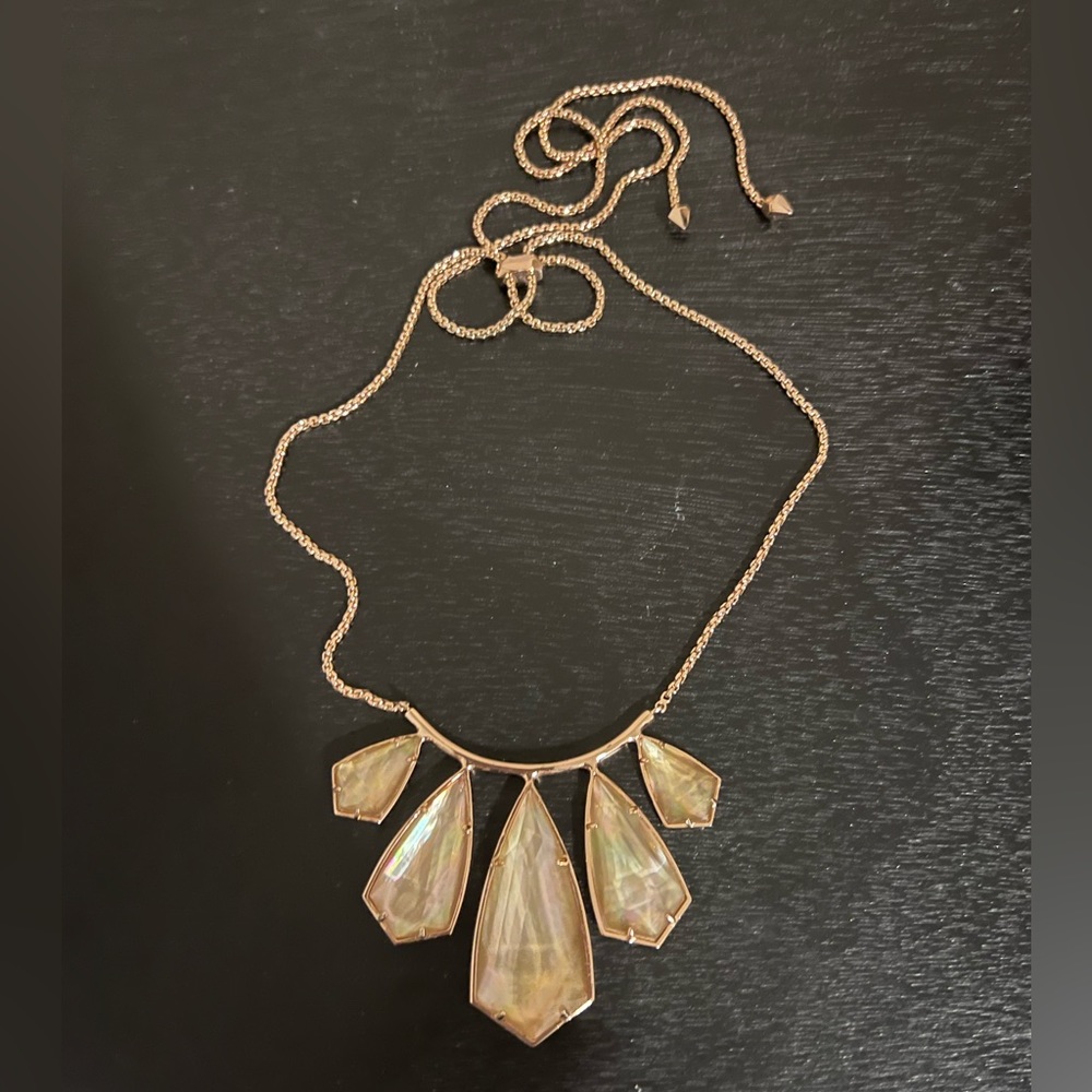 Kendra Scott large champagne gold necklace, perfect condition